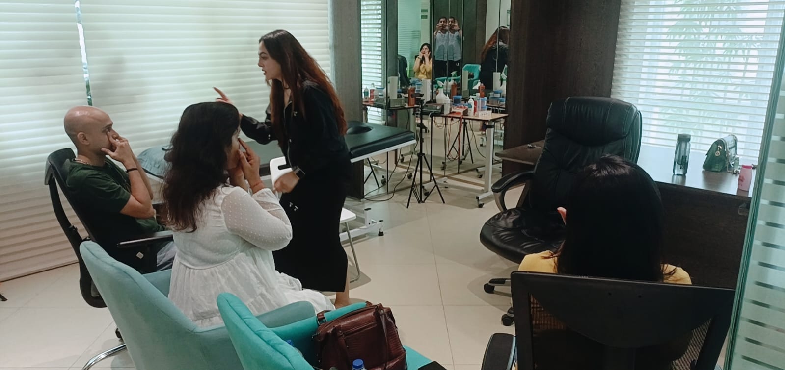 Vibha Jain conducting a private hypnotherapy session